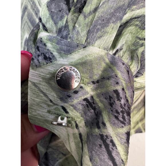 Vince Camuto Women’s Sheer Blouse Green Geometric Print Long Sleeve Size XS - Picture 3 of 7